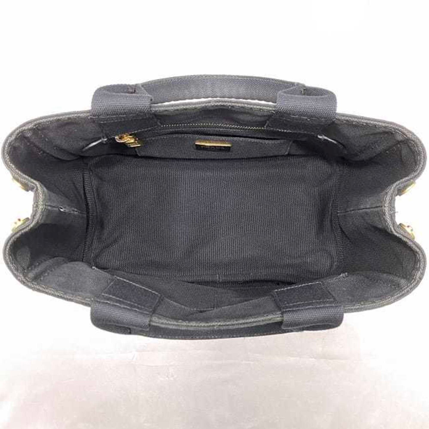 Prada Canapa