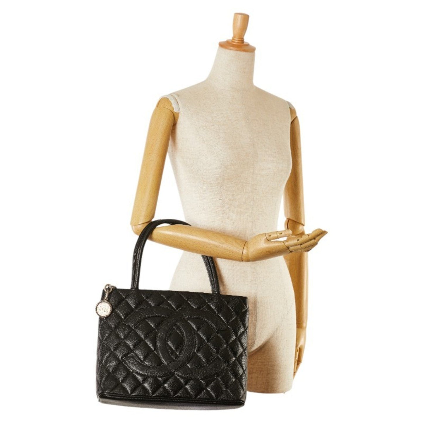 Chanel Medaillon