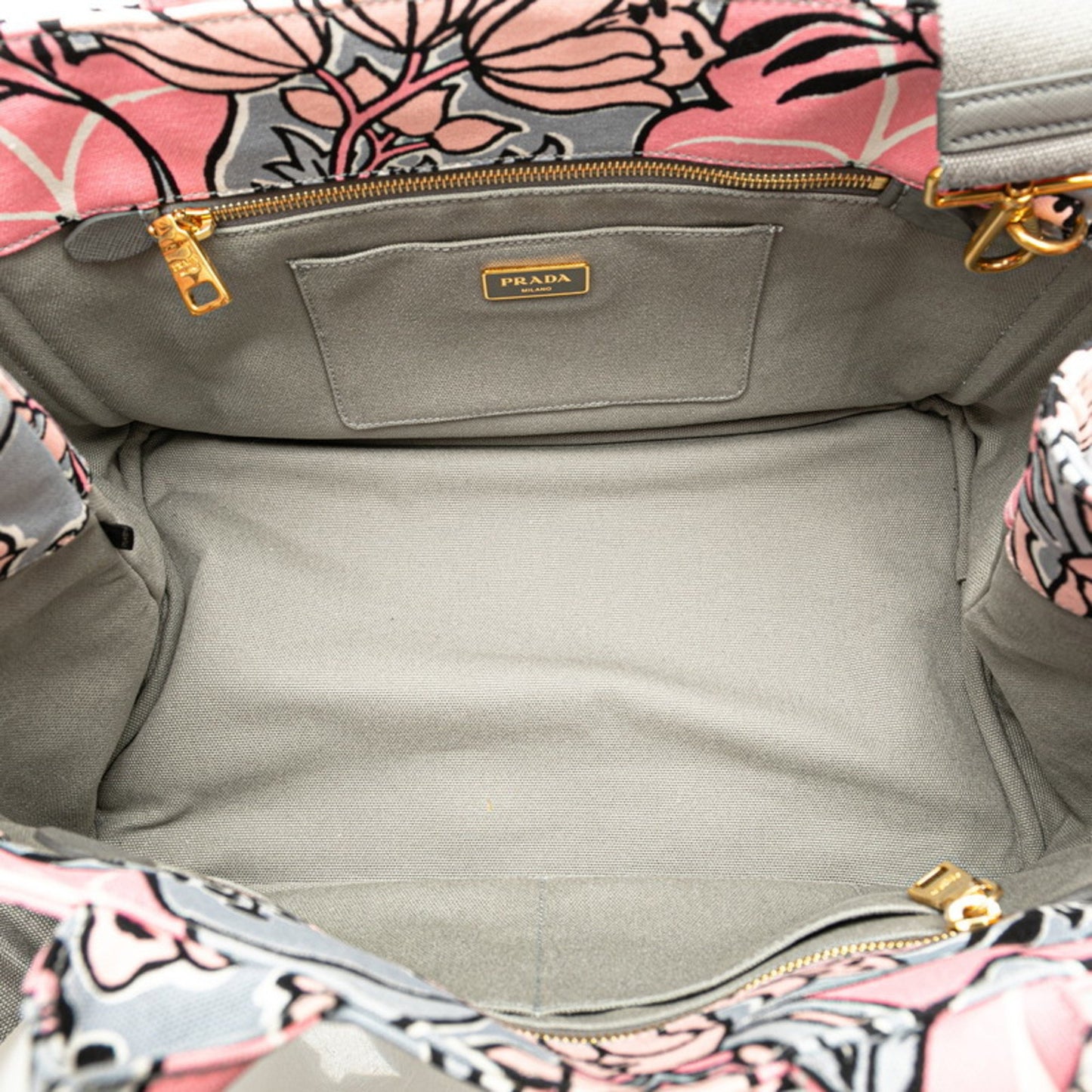 Prada Canapa