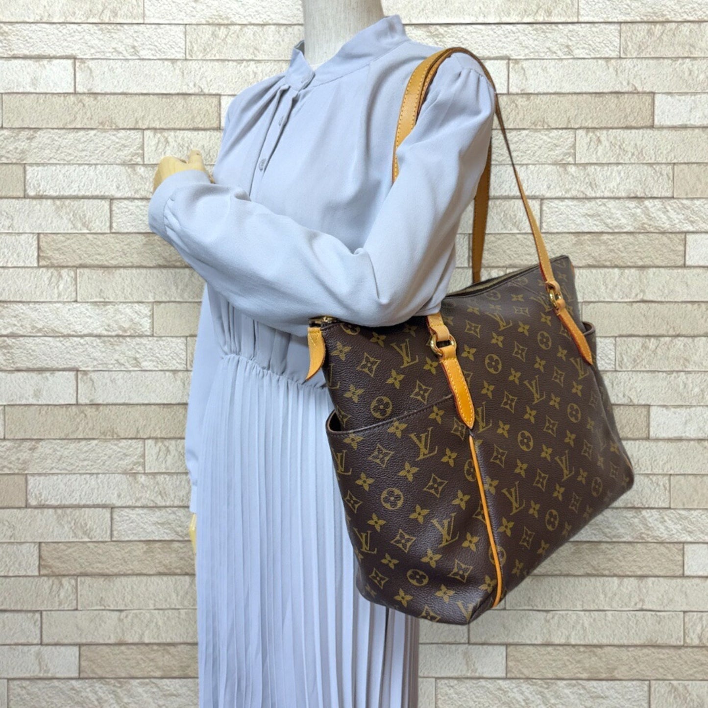 Louis Vuitton Totally