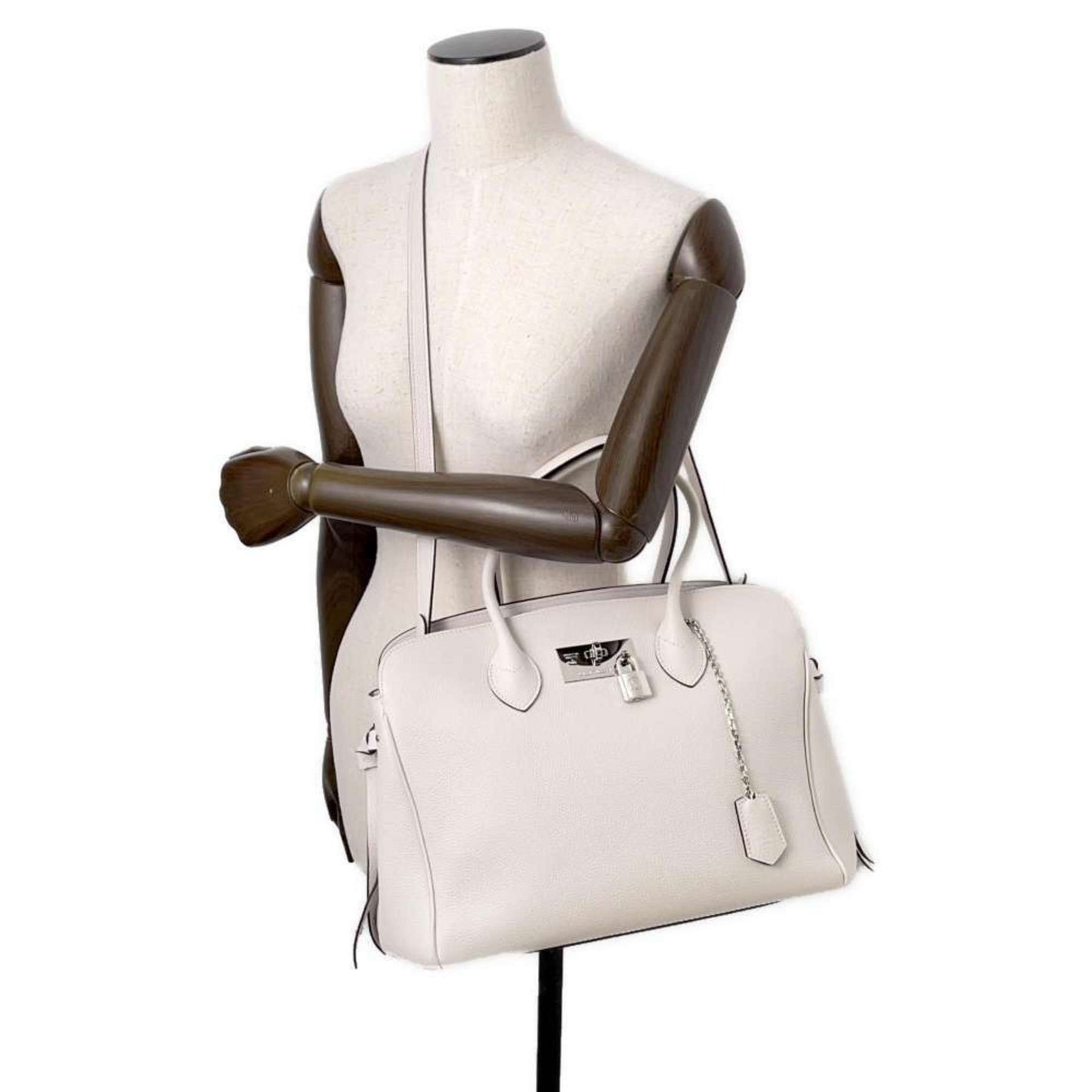 Louis Vuitton Milla