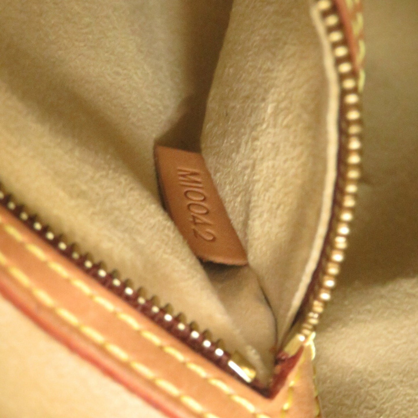Louis Vuitton Looping MM