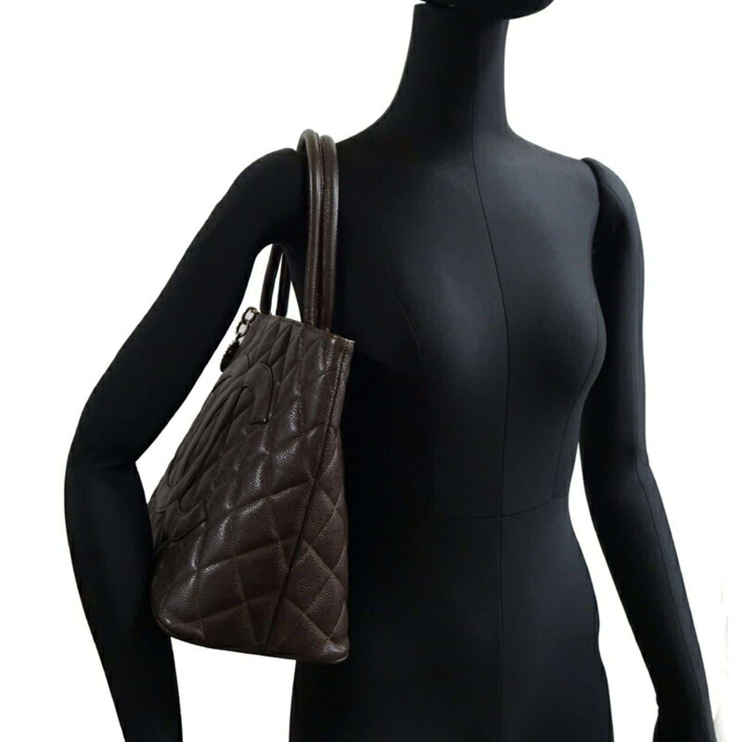 Chanel Medaillon