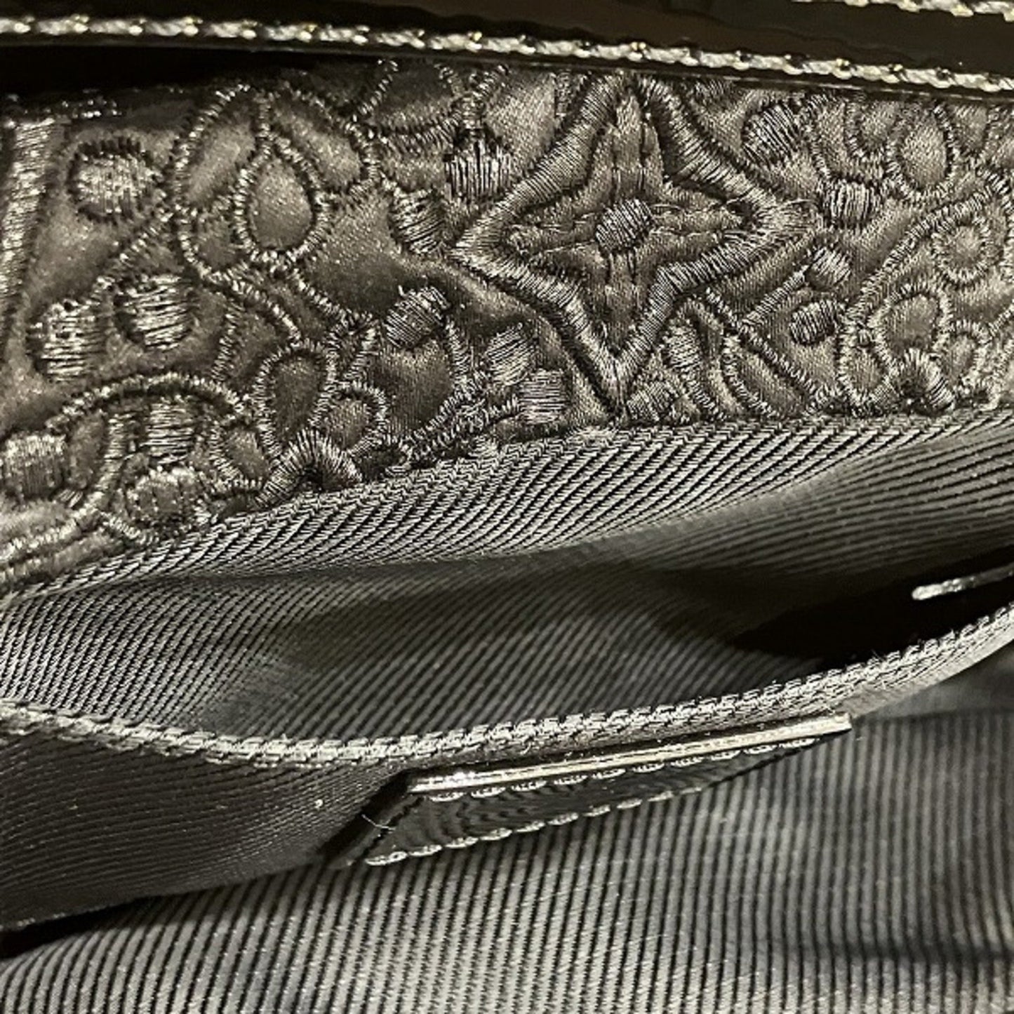 Louis Vuitton Pochette Dentelle