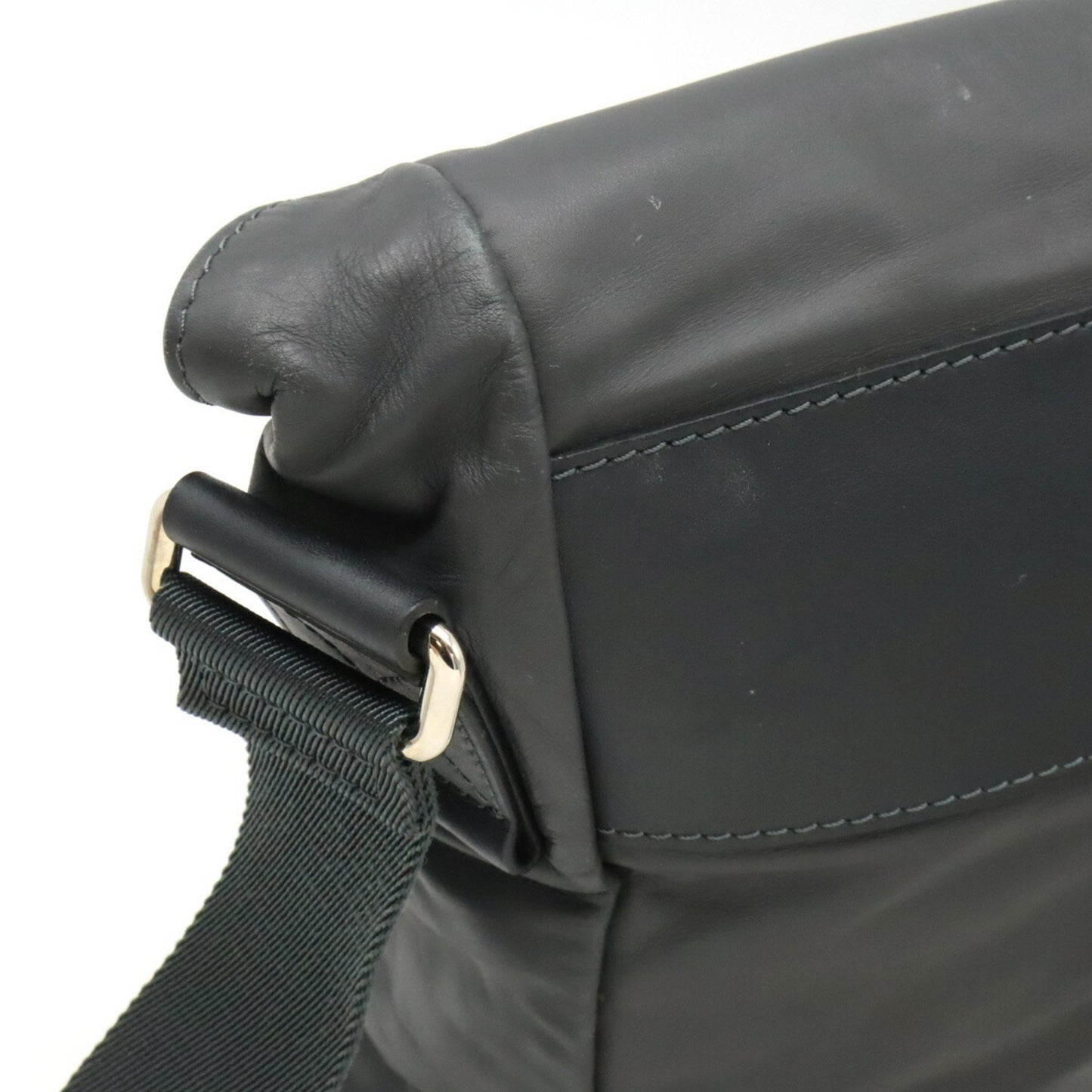Louis Vuitton V Line Cross