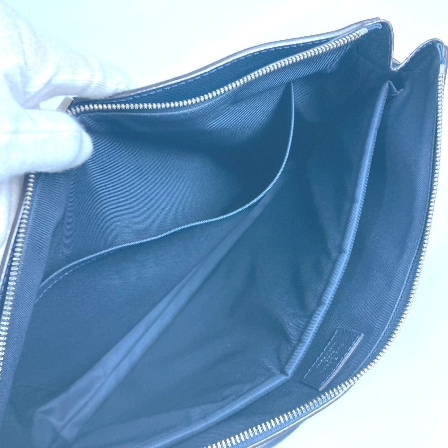 Louis Vuitton Anton