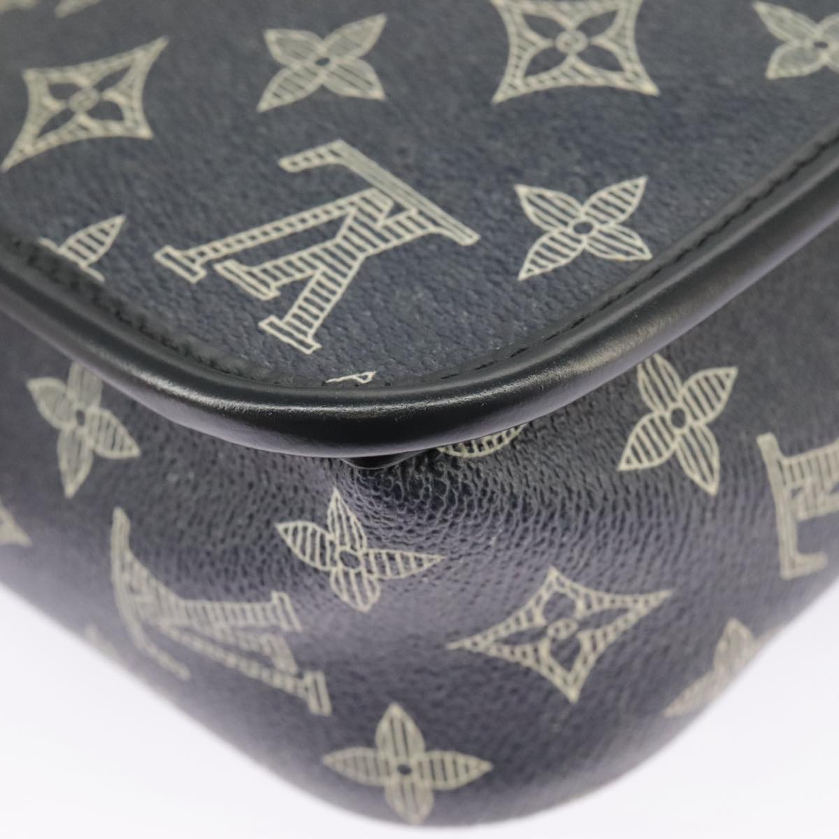 Louis Vuitton Messenger