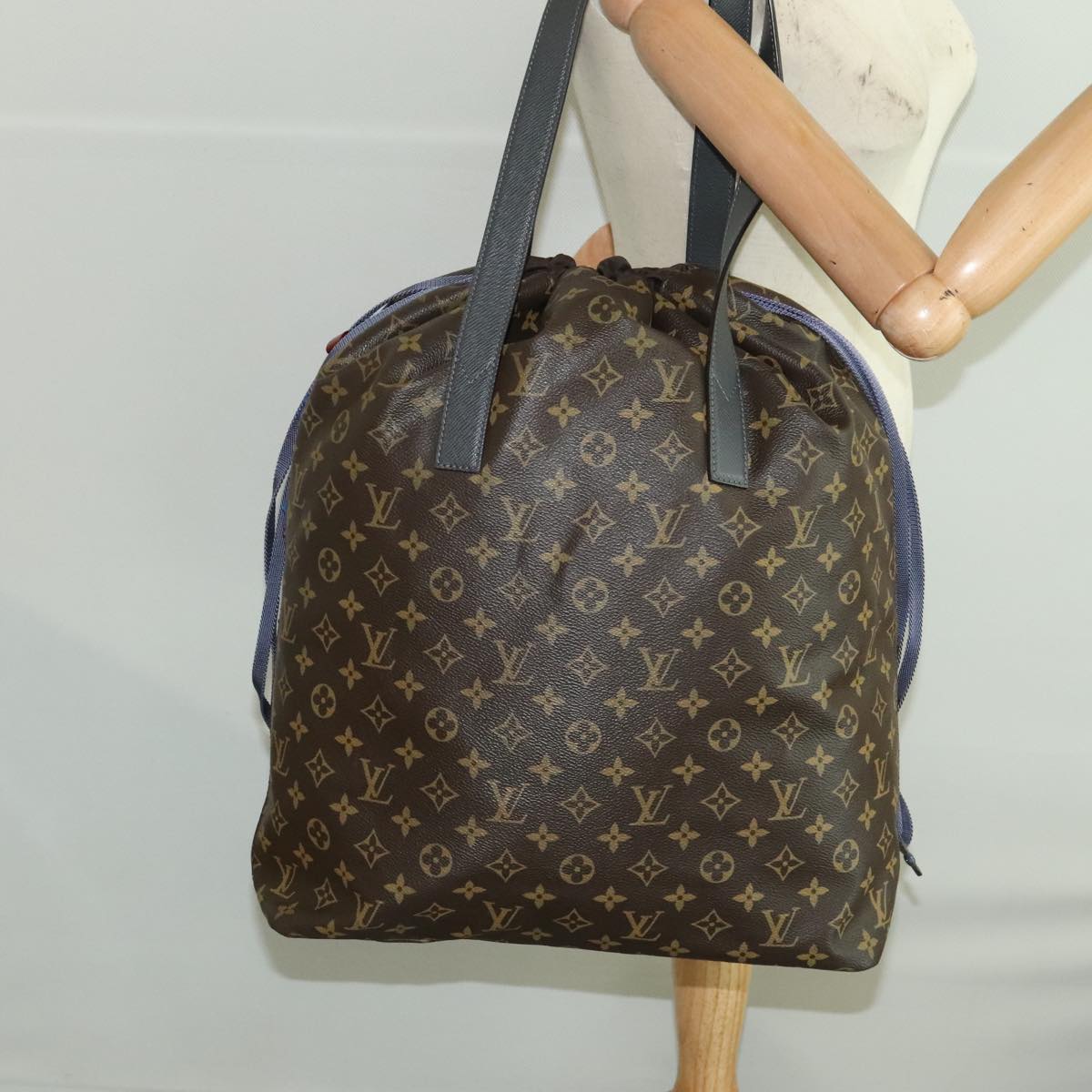 Louis Vuitton Cabas Light