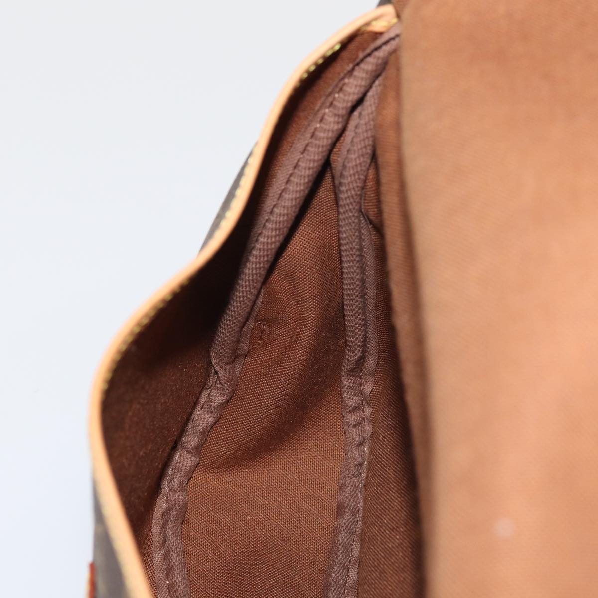 Louis Vuitton Saumur