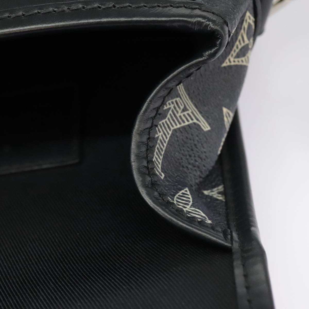 Louis Vuitton Messenger