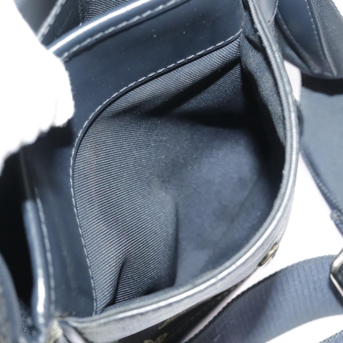 Louis Vuitton Messenger