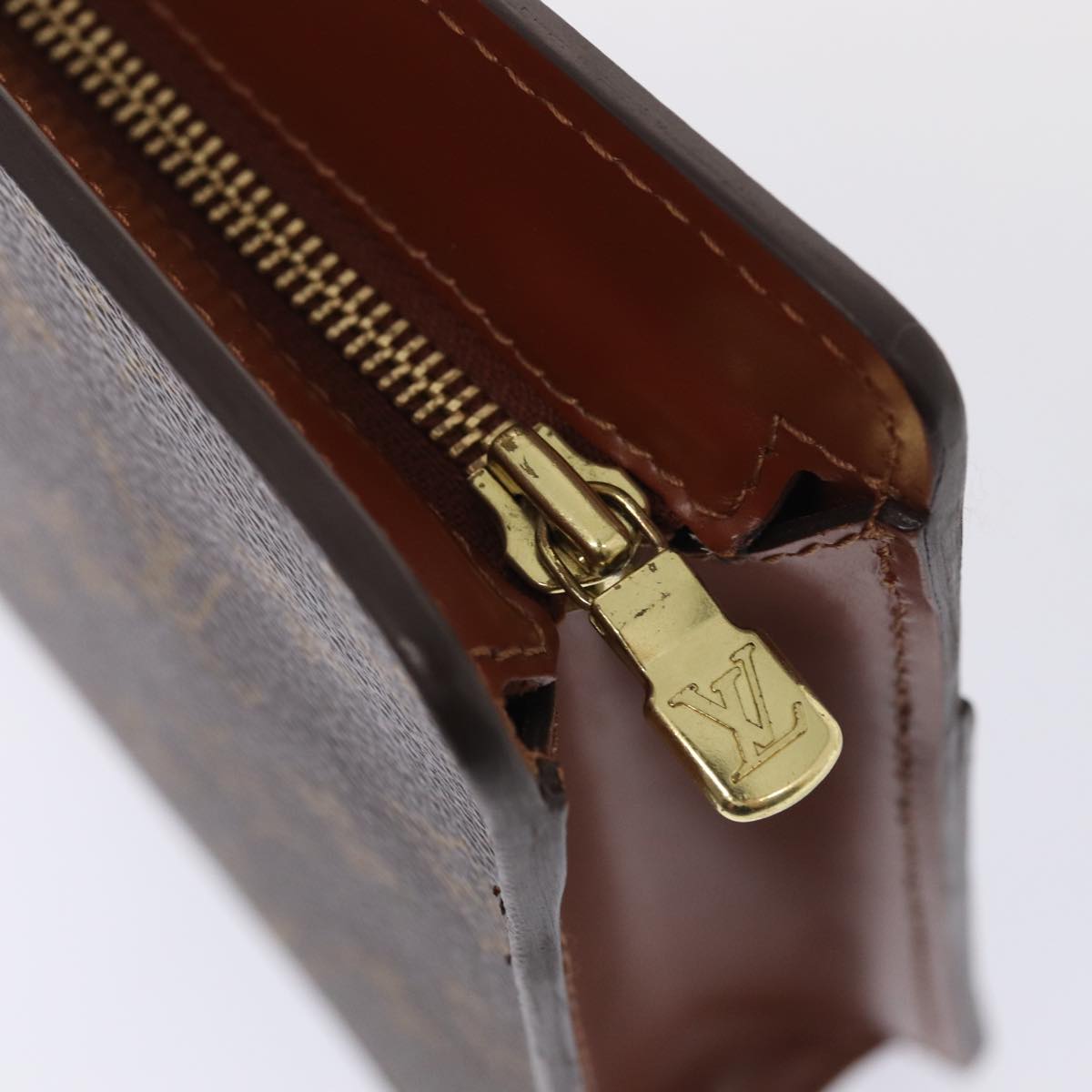 Louis Vuitton Pochette A4