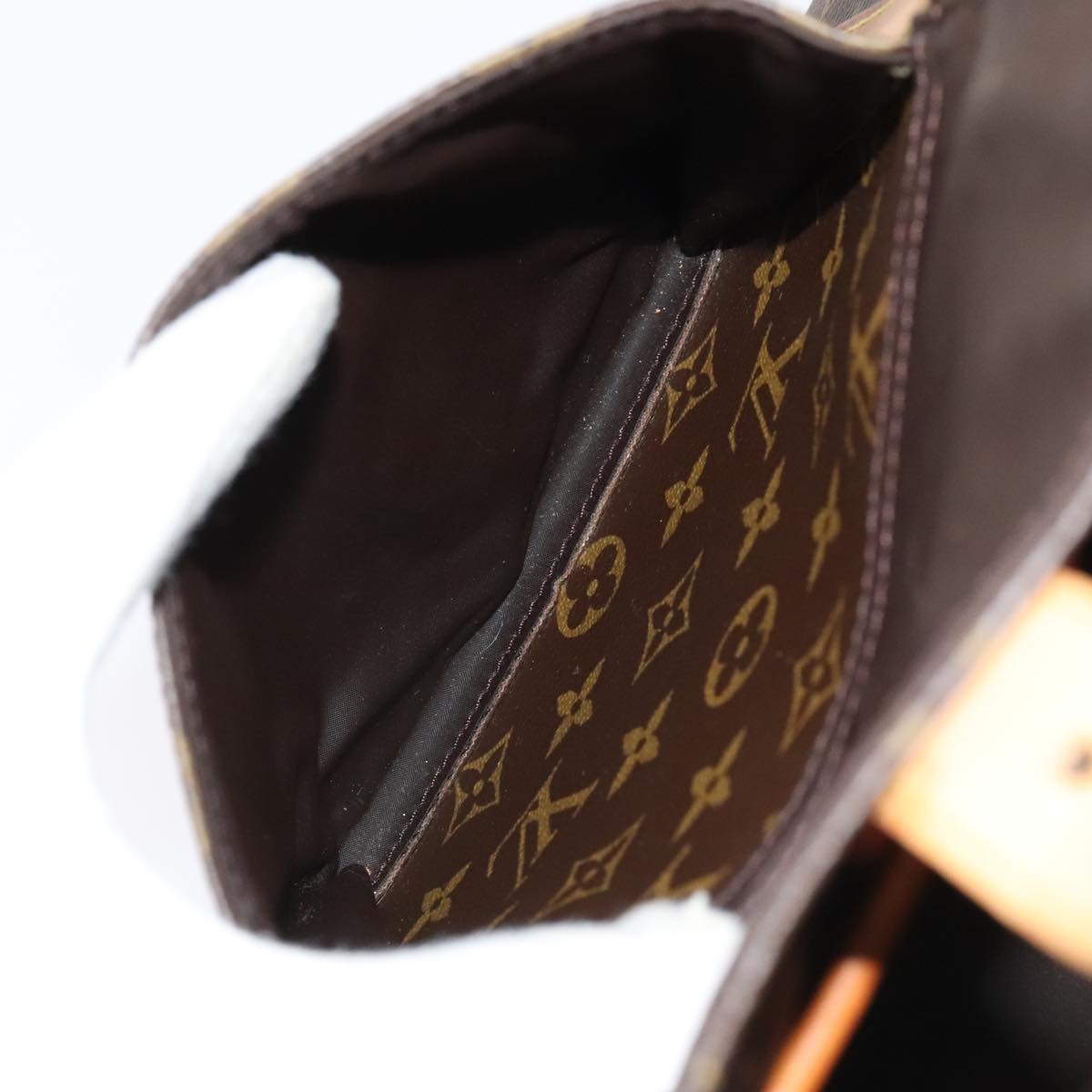 Louis Vuitton Baxter