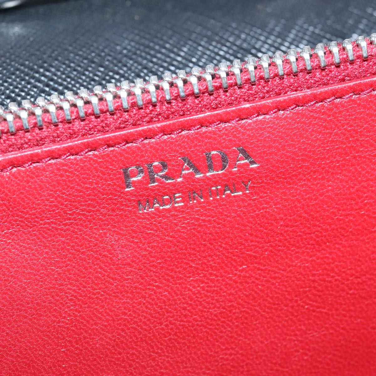 Prada Robot