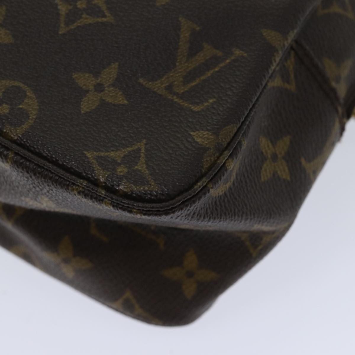 Louis Vuitton Trousse Toilette 28