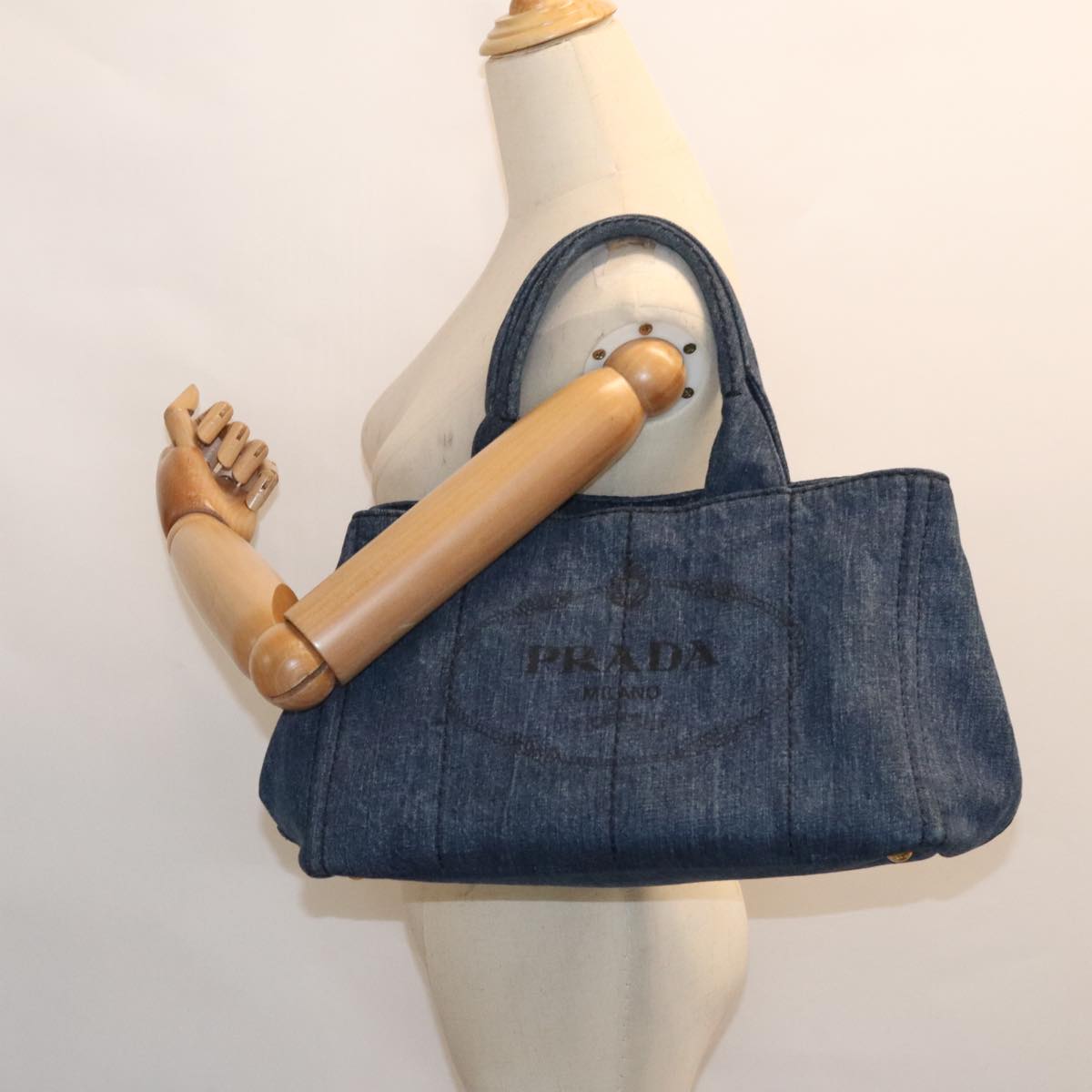Prada Canapa