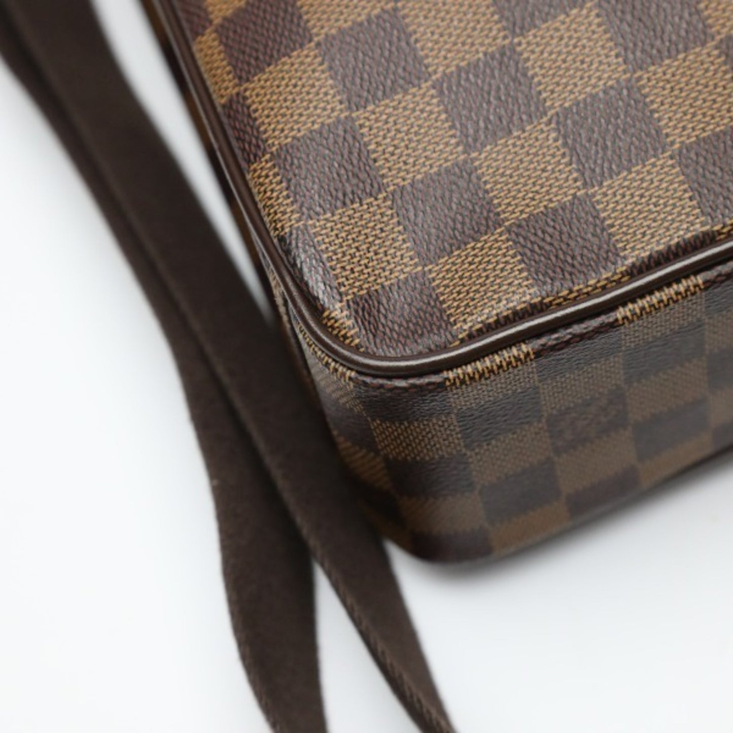 Louis Vuitton Shelton