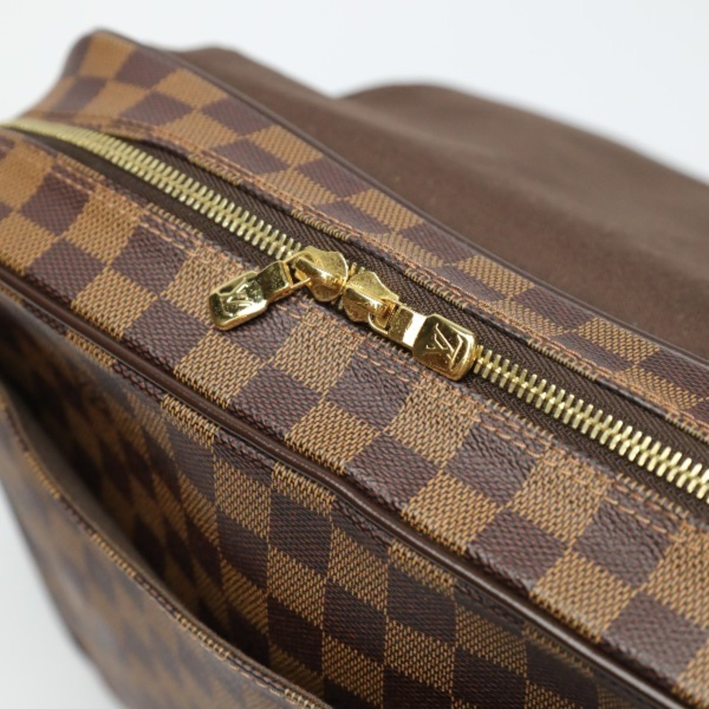 Louis Vuitton Shelton