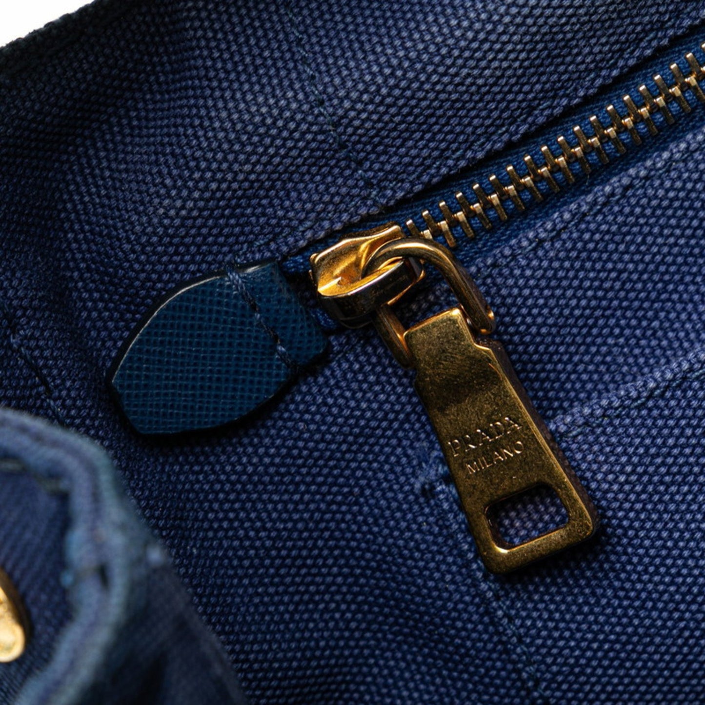 Prada Canapa