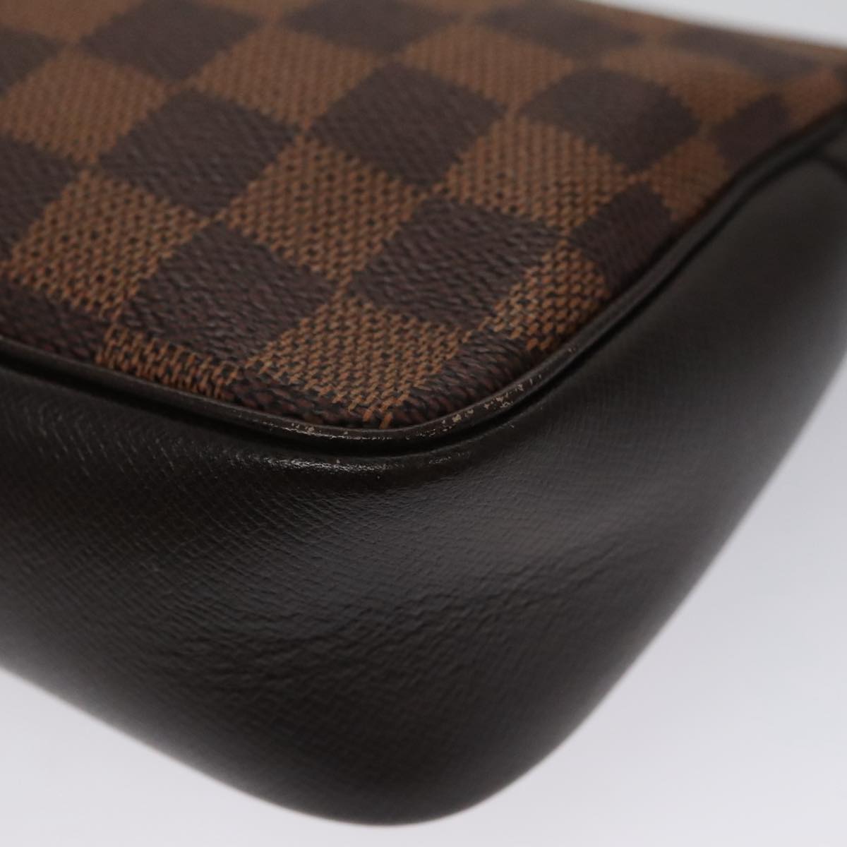 Louis Vuitton TROUSSE A MAQUILLAGE BRUSH