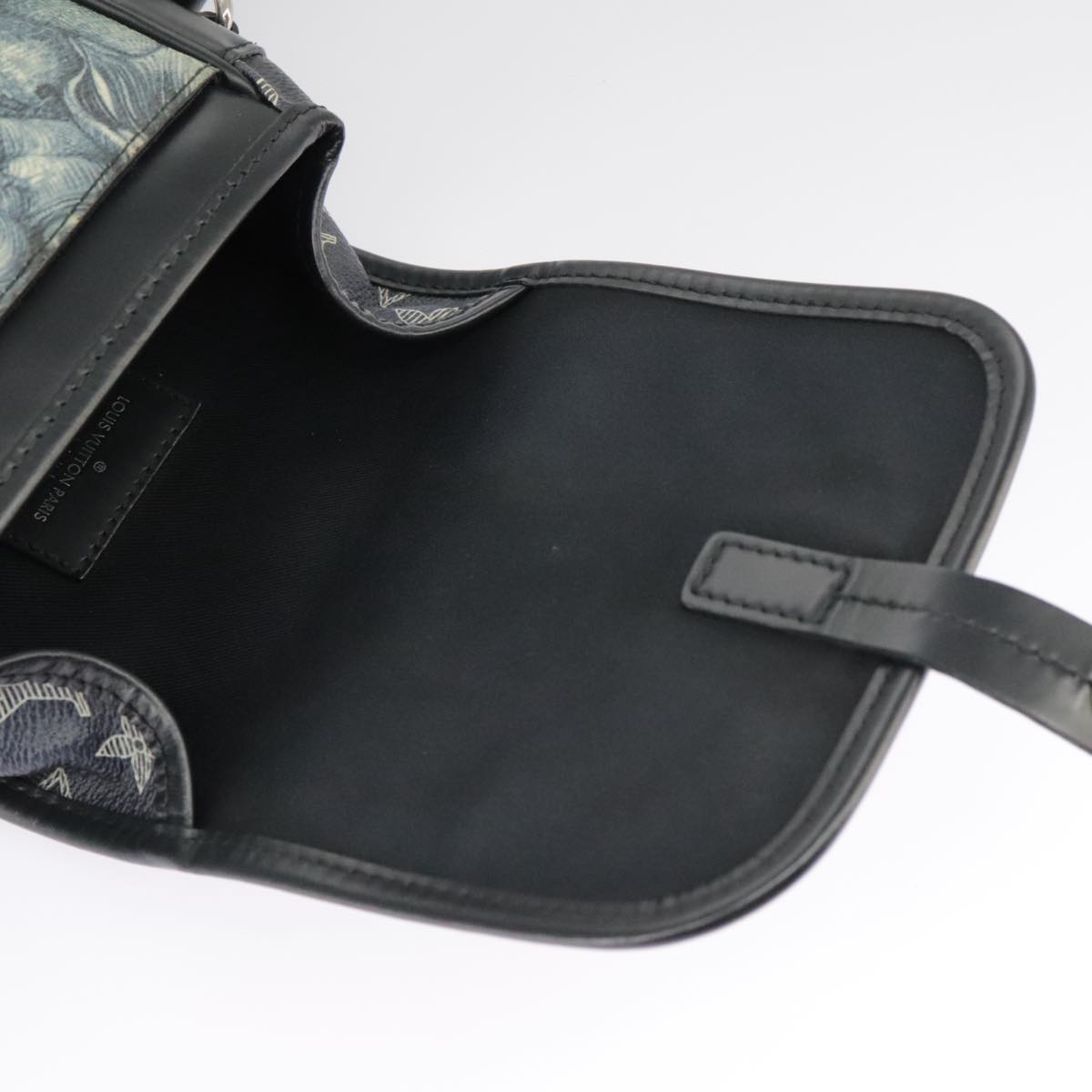 Louis Vuitton Messenger