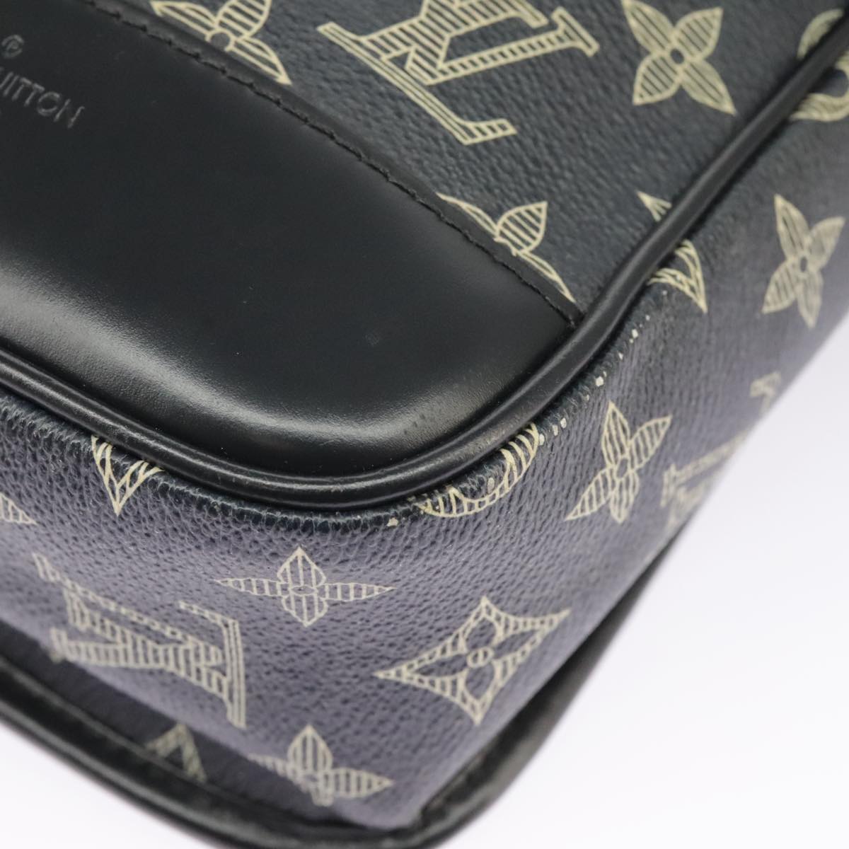 Louis Vuitton Messenger