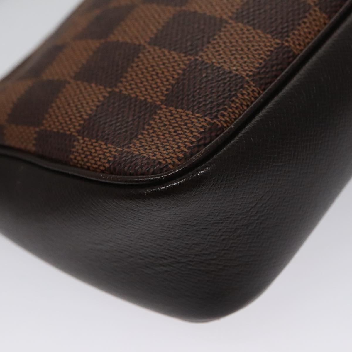 Louis Vuitton TROUSSE A MAQUILLAGE BRUSH