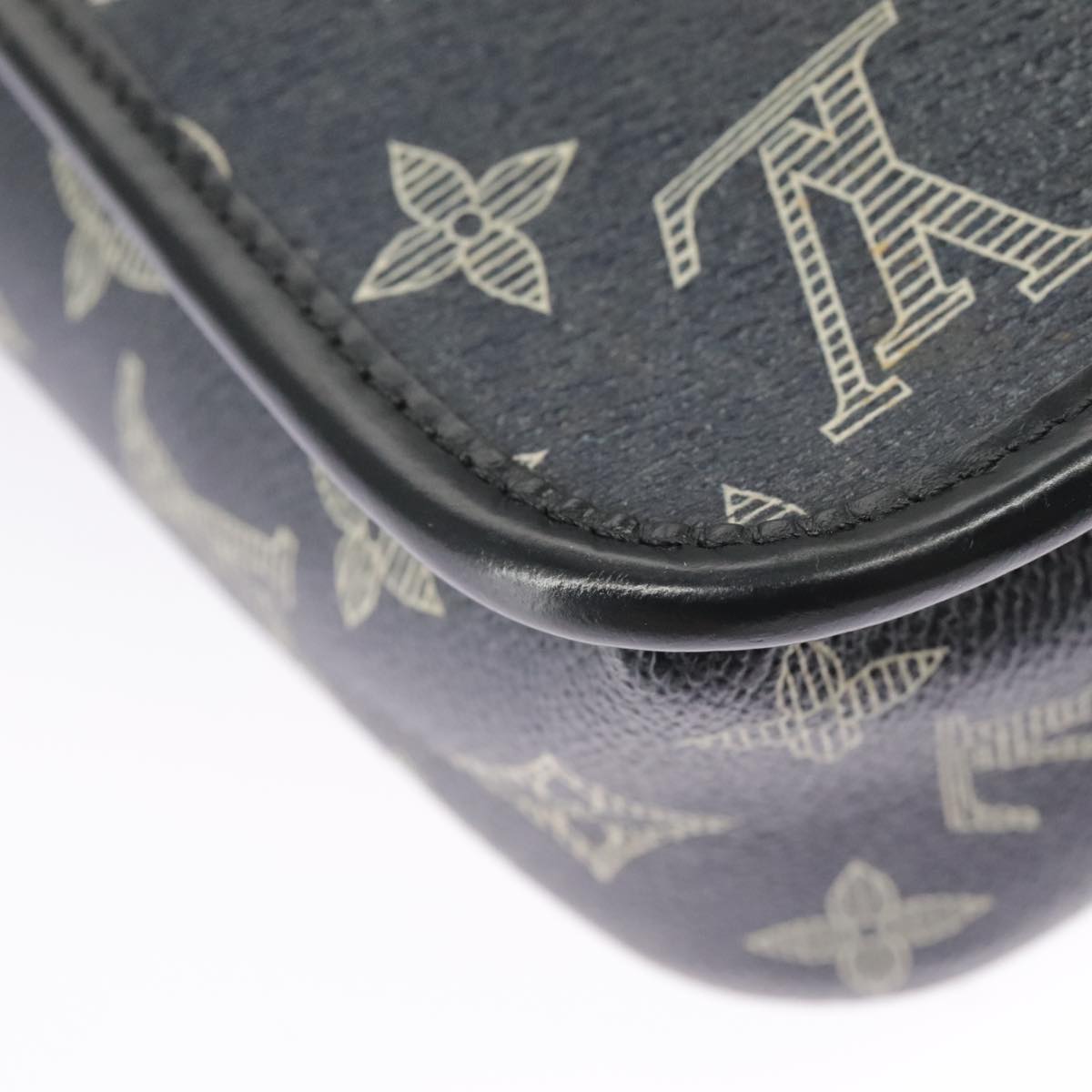 Louis Vuitton Messenger