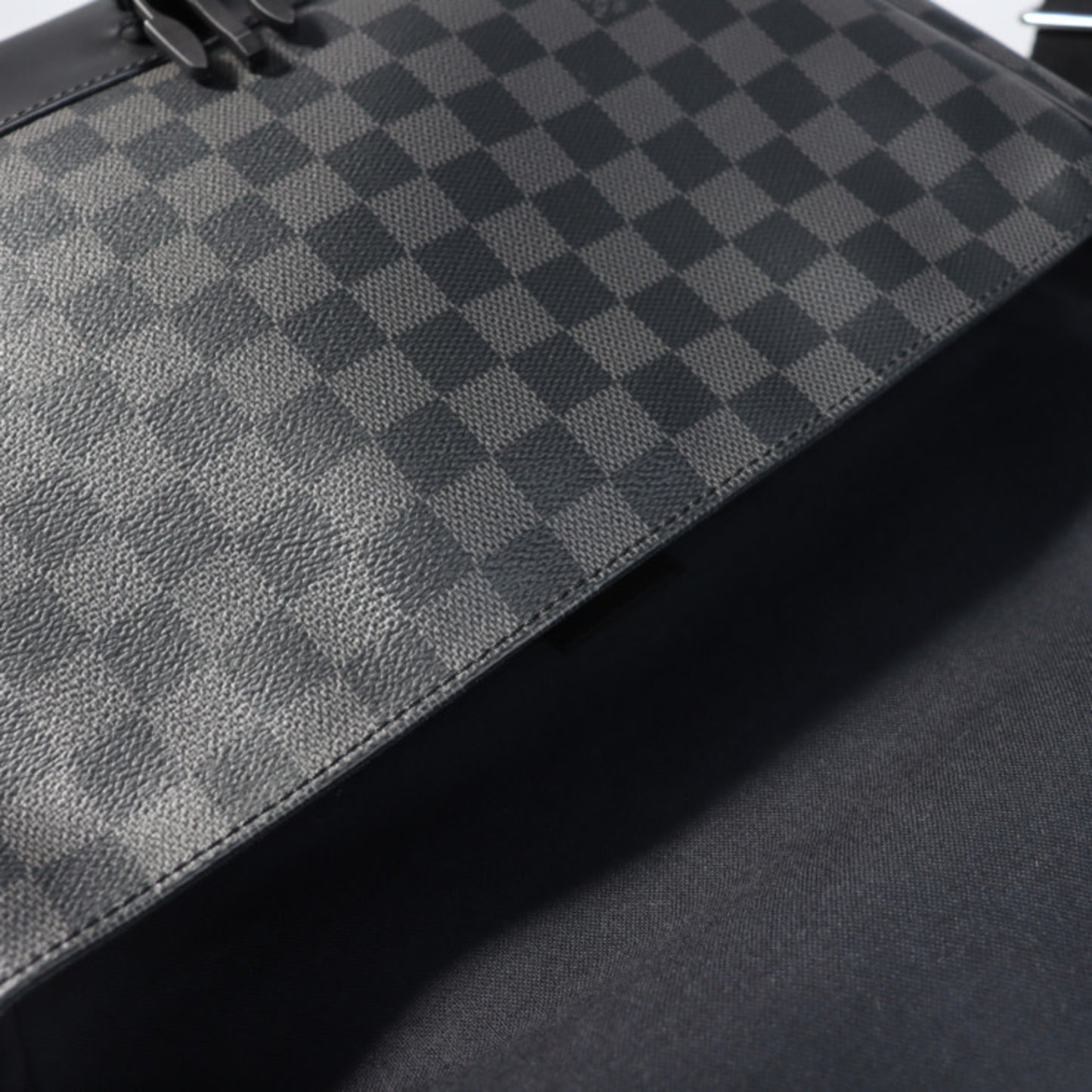 Louis Vuitton Messenger